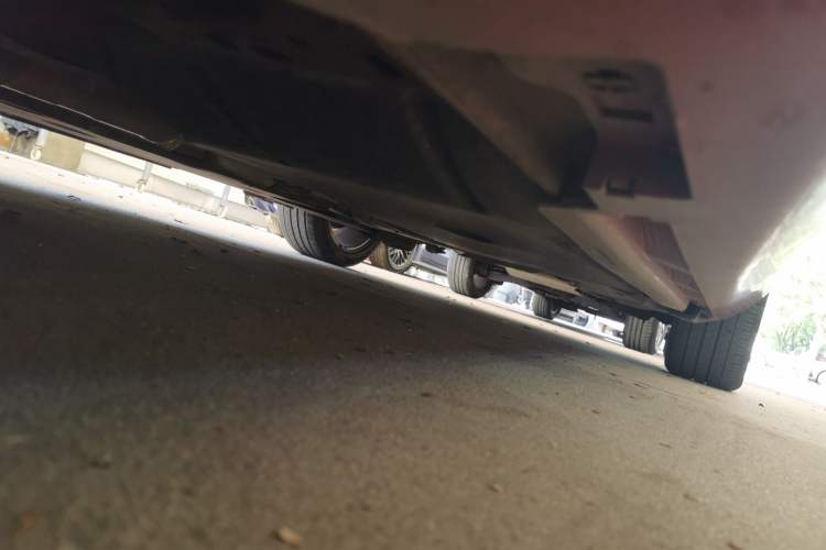 Used Volvo V40 2013 2.0T Zhiya Edition Chassis Front Left