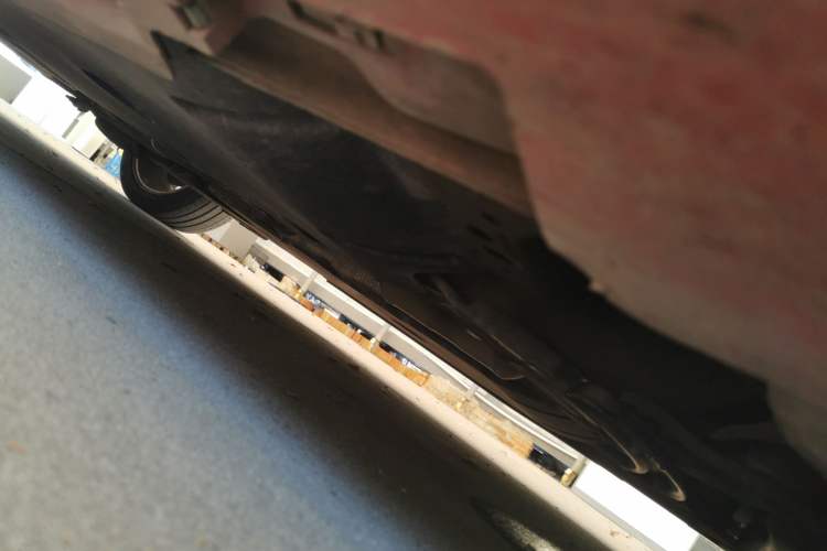 Used Volvo V40 2013 2.0T Zhiya Edition Chassis Front Right