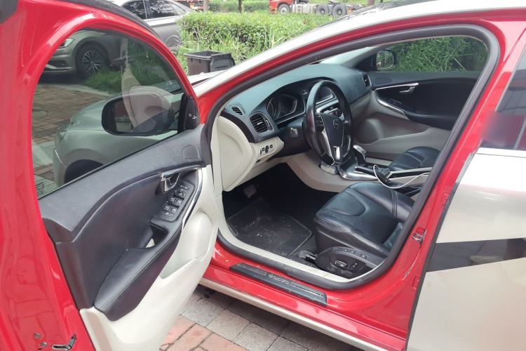 Used Volvo V40 2013 2.0T ZhiShang Version Driver Seat