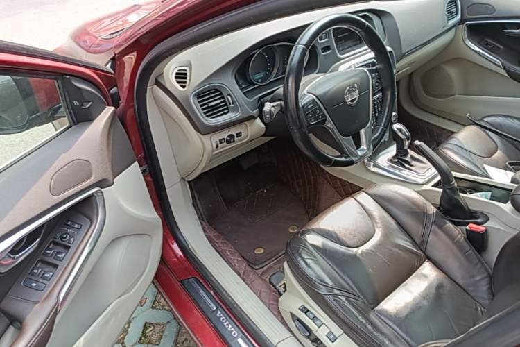 Used Volvo V40 2013 2.0T Zhiya Edition Driver Seat
