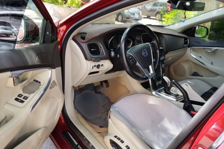 Used Volvo V40 2013 2.0T Zhiya Edition Driver Seat