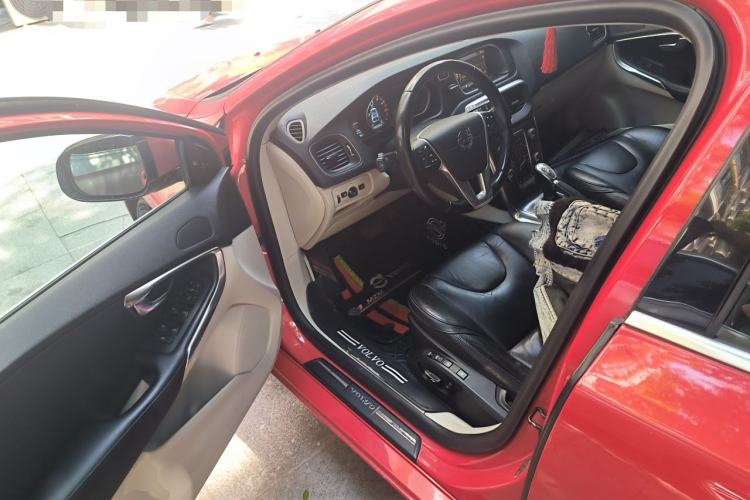 Used Volvo V40 2013 2.0T Zhiya Edition Driver Seat