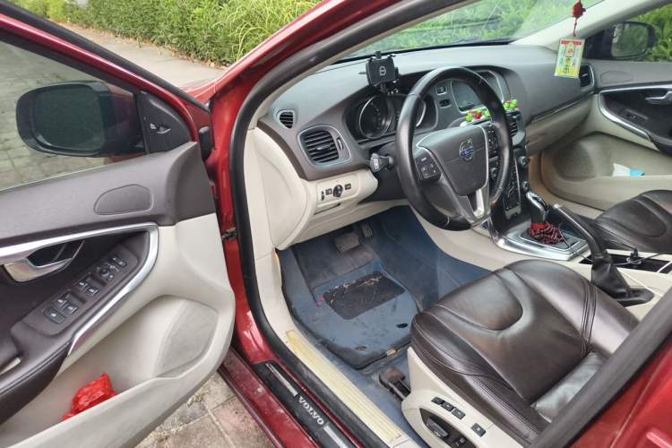 Used Volvo V40 2013 2.0T Zhiya Edition Driver Seat