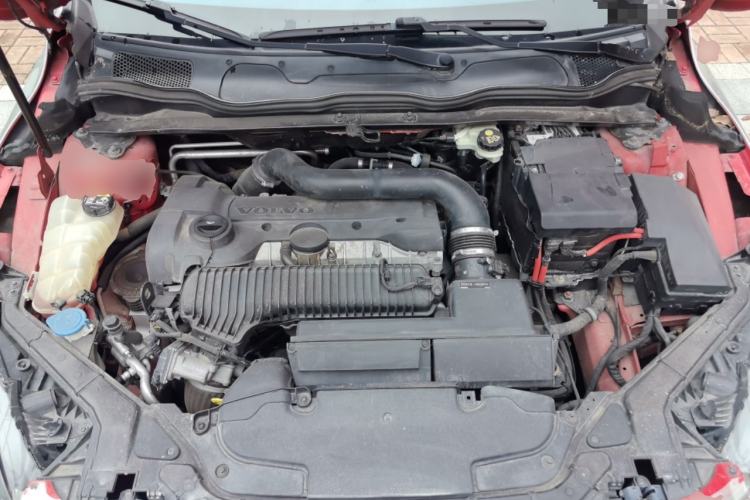 Used Volvo V40 2013 2.0T ZhiShang Version Engine Bay