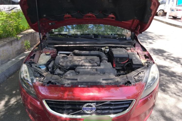 Used Volvo V40 2013 2.0T Zhiya Edition Engine Bay