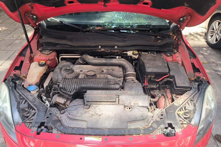 Used Volvo V40 2013 2.0T Zhiya Edition Engine Bay