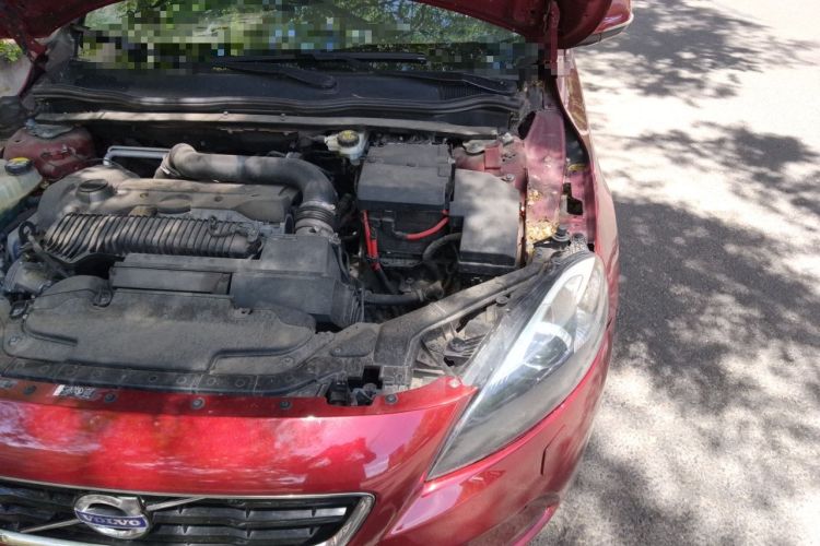 Used Volvo V40 2013 2.0T Zhiya Edition Engine Bay Left