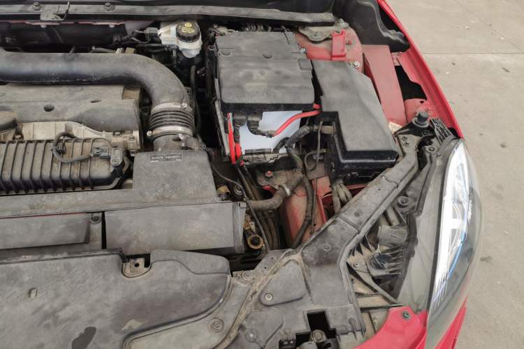 Used Volvo V40 2013 2.0T Zhiya Edition Engine Bay Left