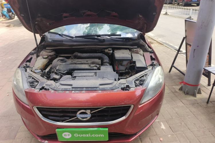 Used Volvo V40 2013 2.0T Zhiyi Edition Engine Bay Left