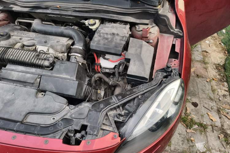 Used Volvo V40 2013 2.0T Zhiya Edition Engine Bay Left