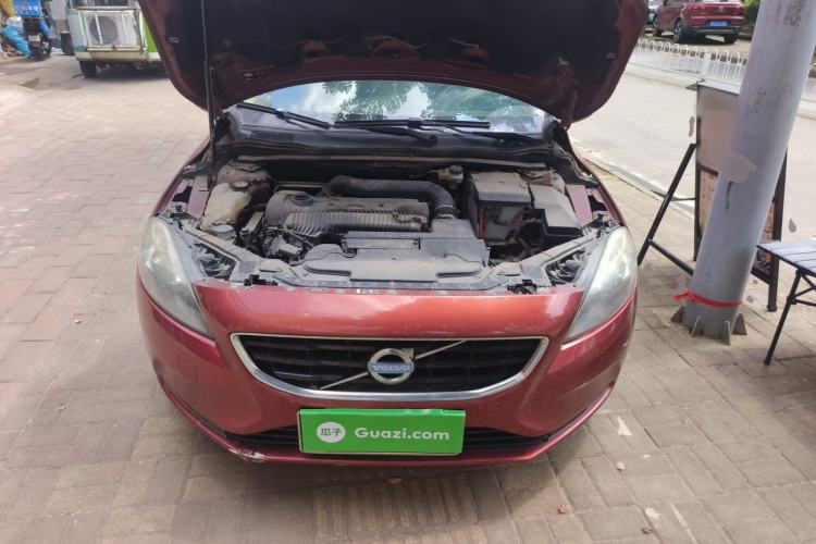 Used Volvo V40 2013 2.0T Zhiyi Edition Engine Bay