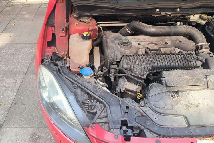 Used Volvo V40 2013 2.0T Zhiya Edition Engine Bay Right