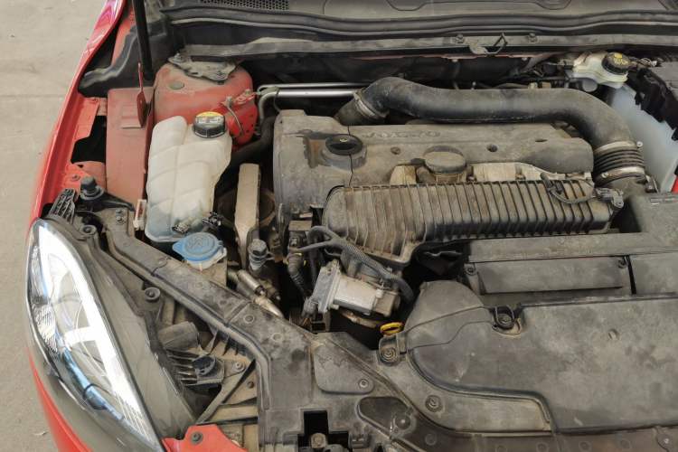 Used Volvo V40 2013 2.0T Zhiya Edition Engine Bay Right