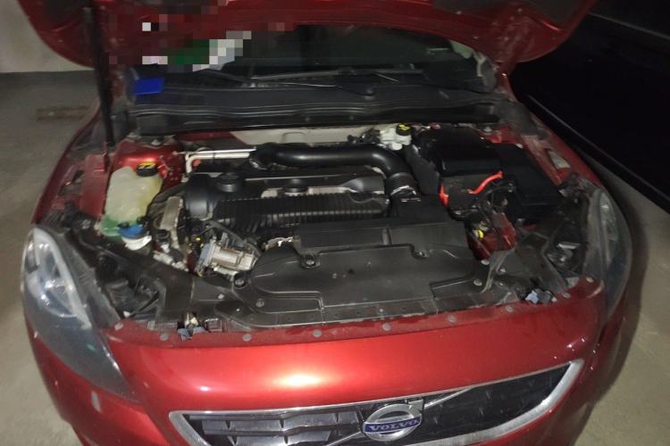 Used Volvo V40 2013 2.0T Zhiya Edition Engine Bay
