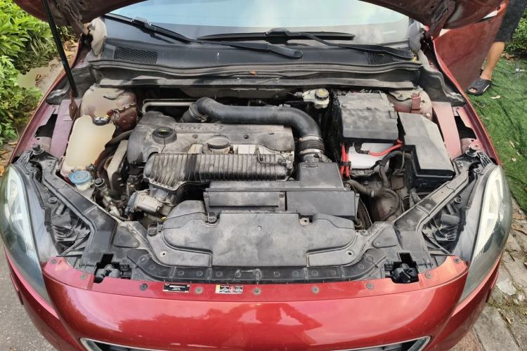 Used Volvo V40 2013 2.0T Zhiya Edition Engine Bay