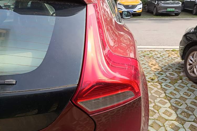 Used Volvo V40 2013 2.0T Zhiya Edition Exterior 3