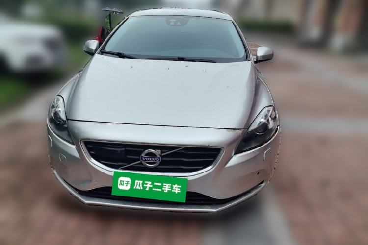 Used Volvo V40 2013 2.0T ZhiShang Version Front