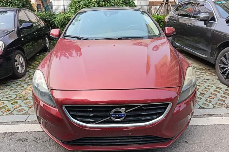 Used Volvo V40 2013 2.0T Zhiya Edition Front