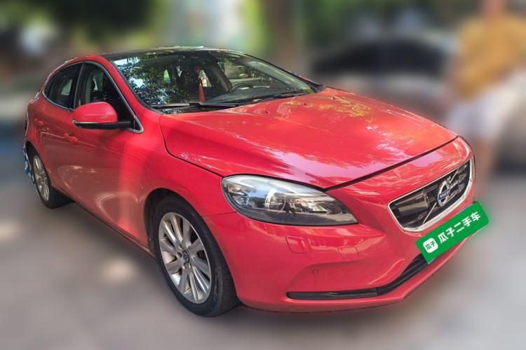 Used Volvo V40 2013 2.0T Zhiya Edition Front Right 45 Deg