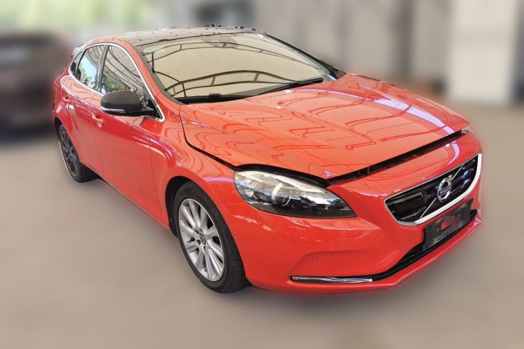 Used Volvo V40 2013 2.0T Zhiya Edition Front Right 45 Deg