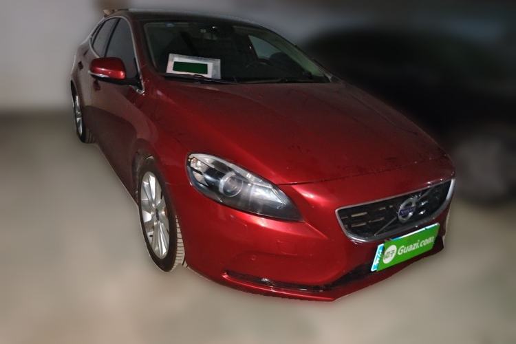 Used Volvo V40 2013 2.0T Zhiya Edition Front Right 45 Deg