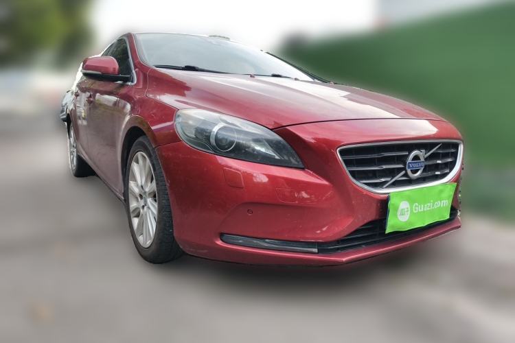 Used Volvo V40 2013 2.0T Zhiya Edition Front Right 45 Deg