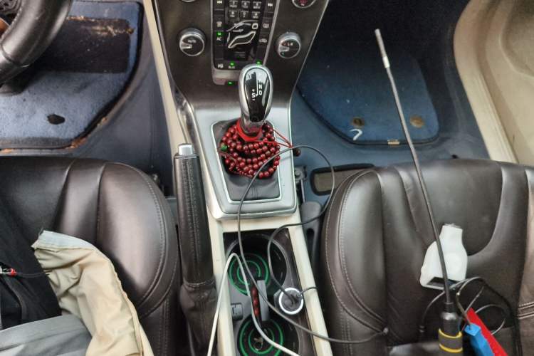 Used Volvo V40 2013 2.0T Zhiya Edition Gear Lever