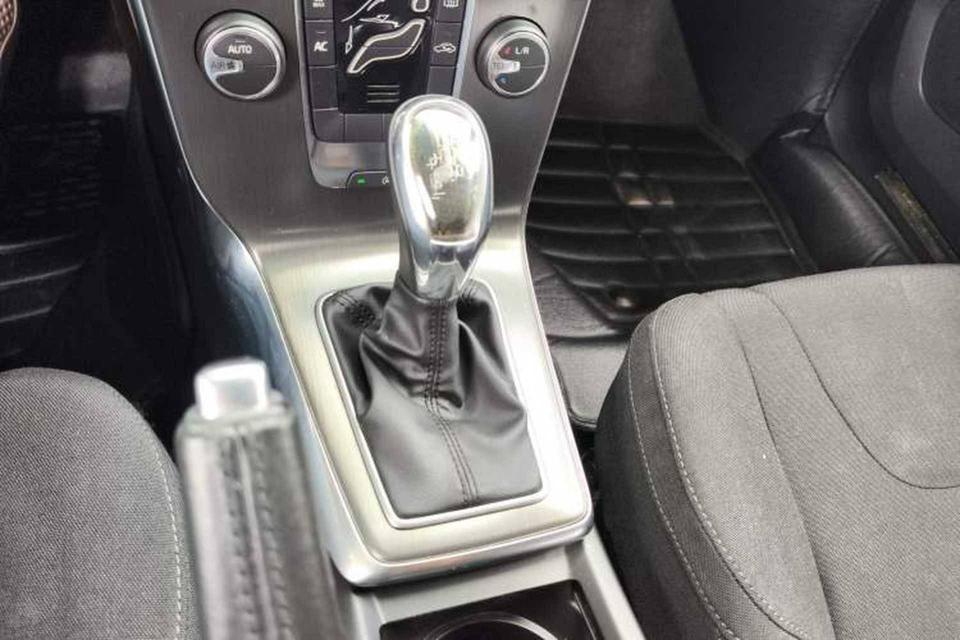 Used Volvo V40 2013 2.0T Zhiyi Edition Gear Lever