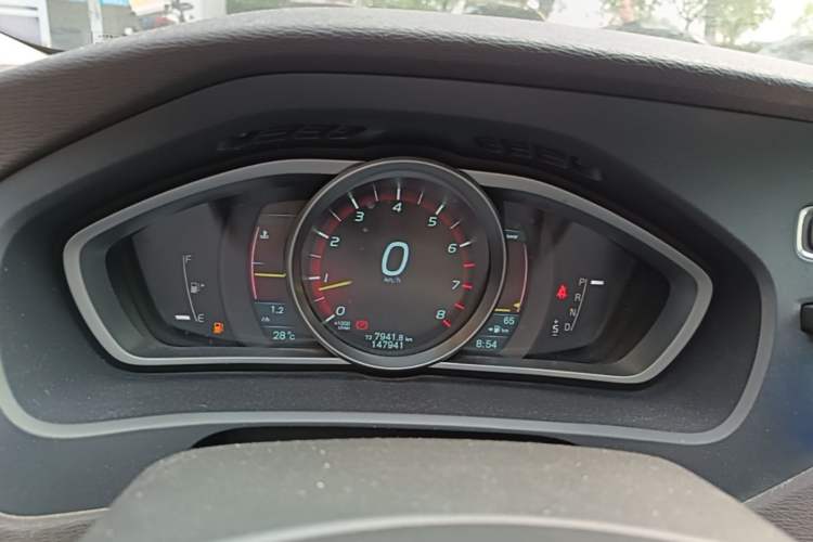 Used Volvo V40 2013 2.0T Zhiya Edition Instrument Cluster