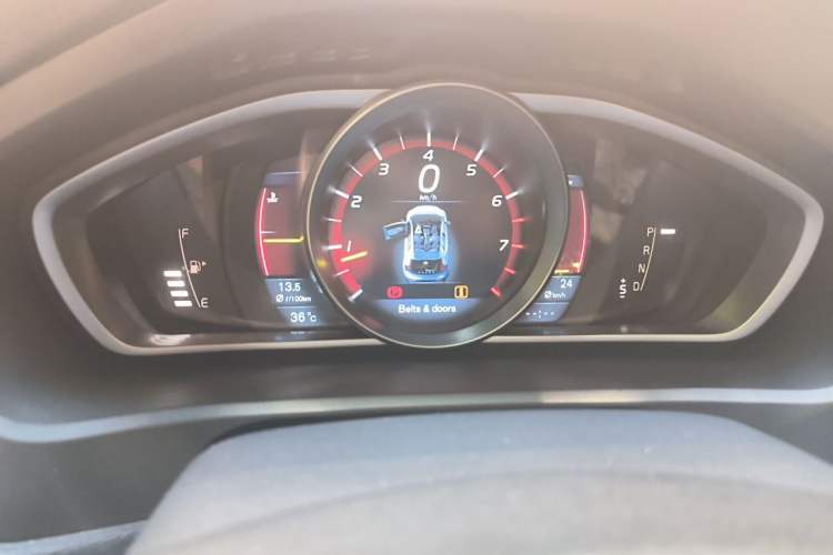 Used Volvo V40 2013 2.0T Zhiya Edition Instrument Cluster