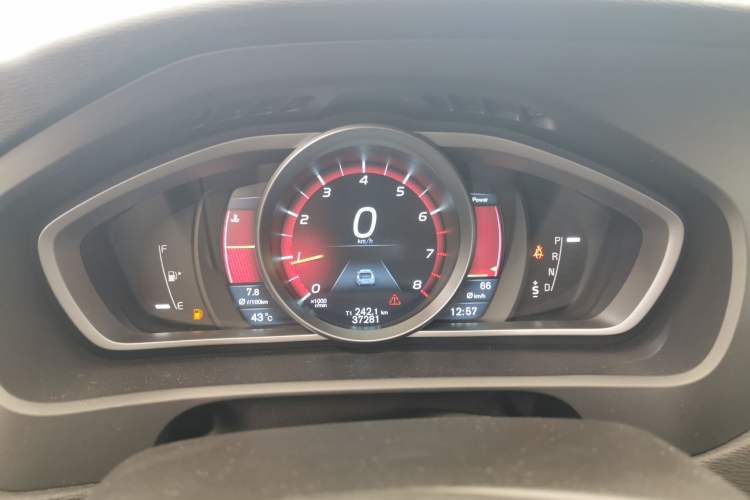 Used Volvo V40 2013 2.0T Zhiya Edition Instrument Cluster