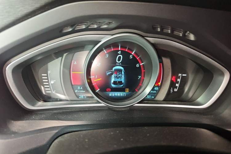 Used Volvo V40 2013 2.0T Zhiya Edition Instrument Cluster