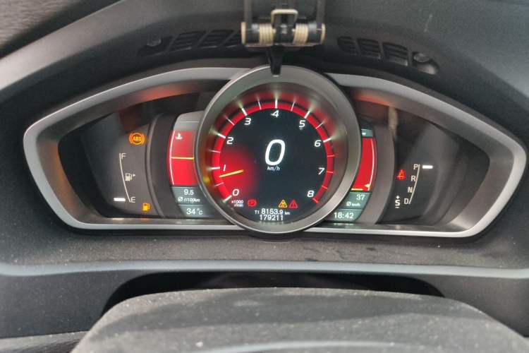 Used Volvo V40 2013 2.0T Zhiya Edition Instrument Cluster