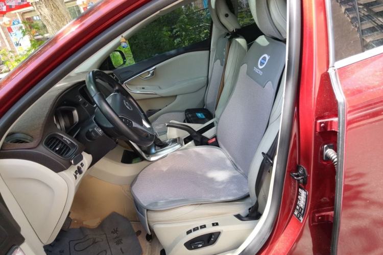 Used Volvo V40 2013 2.0T Zhiya Edition Left Front Seat