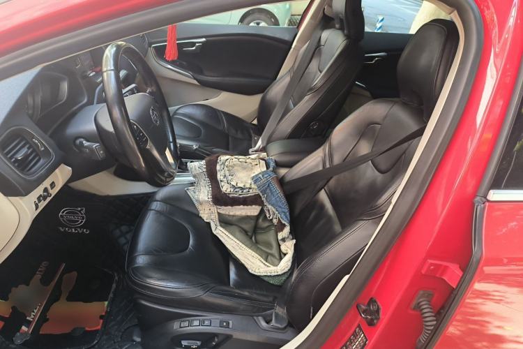 Used Volvo V40 2013 2.0T Zhiya Edition Left Front Seat
