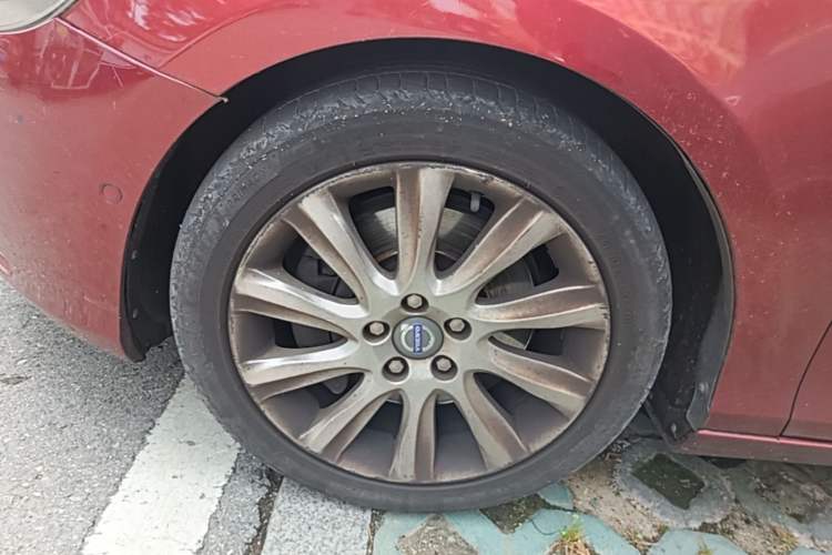 Used Volvo V40 2013 2.0T Zhiya Edition Left Front Wheel Hub
