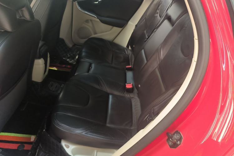 Used Volvo V40 2013 2.0T Zhiya Edition Left Rear Seat
