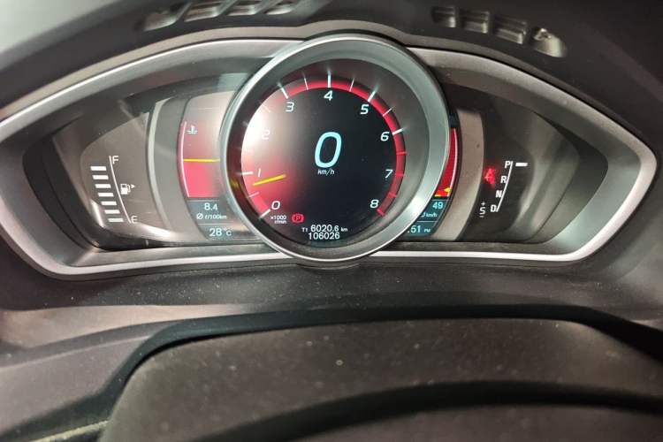 Used Volvo V40 2013 2.0T Zhiya Edition Odometer Close Up
