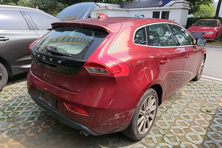 Used Volvo V40 2013 2.0T Zhiya Edition Rear Right 45 Deg