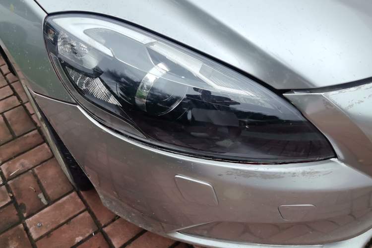 Used Volvo V40 2013 2.0T ZhiShang Version Right Front Headlight