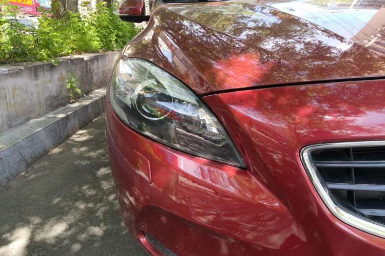 Used Volvo V40 2013 2.0T Zhiya Edition Right Front Headlight