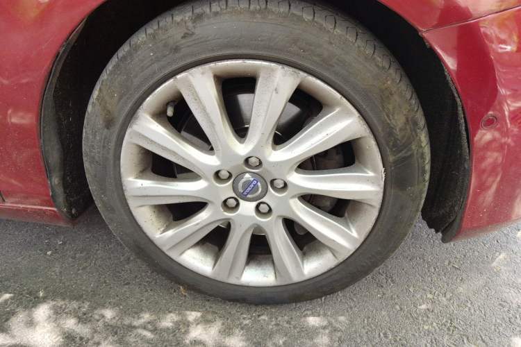 Used Volvo V40 2013 2.0T Zhiya Edition Right Front Wheel Hub