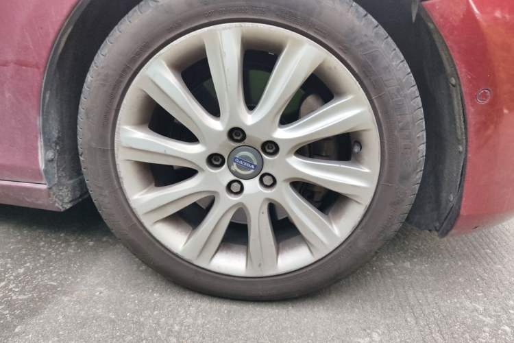 Used Volvo V40 2013 2.0T Zhiya Edition Right Front Wheel Hub
