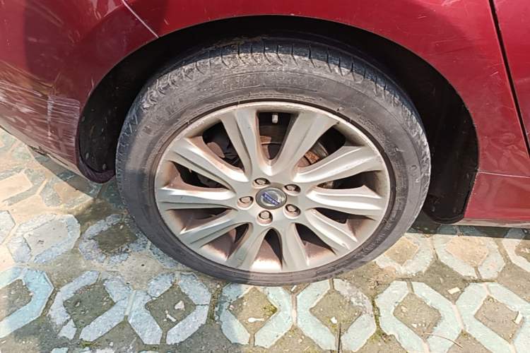 Used Volvo V40 2013 2.0T Zhiya Edition Right Rear Wheel Hub