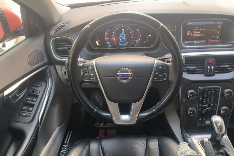 Used Volvo V40 2013 2.0T Zhiya Edition Steering Wheel