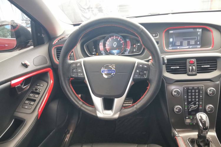 Used Volvo V40 2013 2.0T Zhiya Edition Steering Wheel