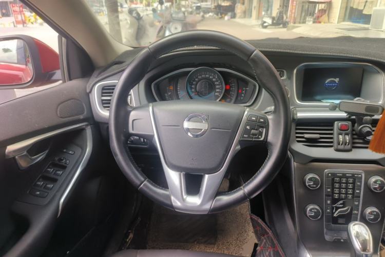 Used Volvo V40 2013 2.0T Zhiyi Edition Steering Wheel
