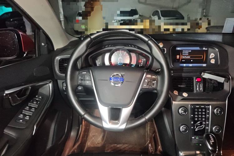 Used Volvo V40 2013 2.0T Zhiya Edition Steering Wheel