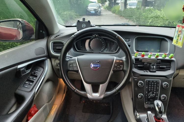 Used Volvo V40 2013 2.0T Zhiya Edition Steering Wheel