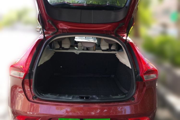 Used Volvo V40 2013 2.0T Zhiya Edition Trunk